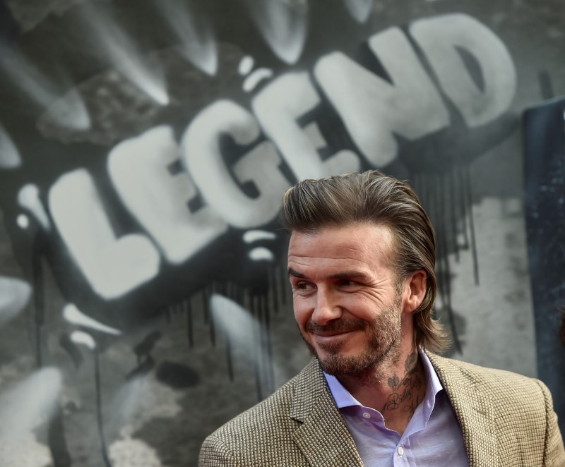© Reuters. David Beckham poses at the European premiere of "King Arthur: Legend of the Sword" in London