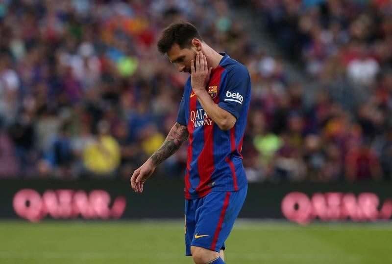 © Reuters. El Barcelona ofrece su apoyo a Messi tras la condena por fraude