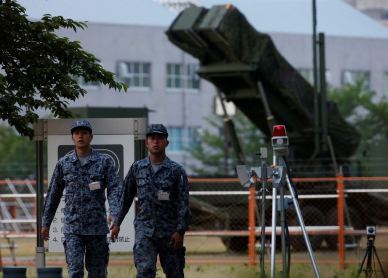 © Reuters. Japan Self-Defense Forces soldiers are seen in front of a unit of Patriot Advanced Capability-3 (PAC-3) missiles at the Defense Ministry in Tokyo