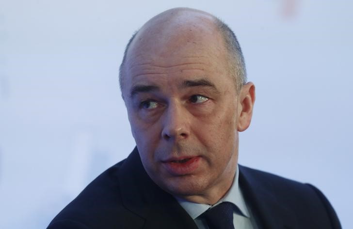 © Reuters. وزير مالية روسيا يقول إنه يدعم تمديد اتفاق خفض إنتاج النفط