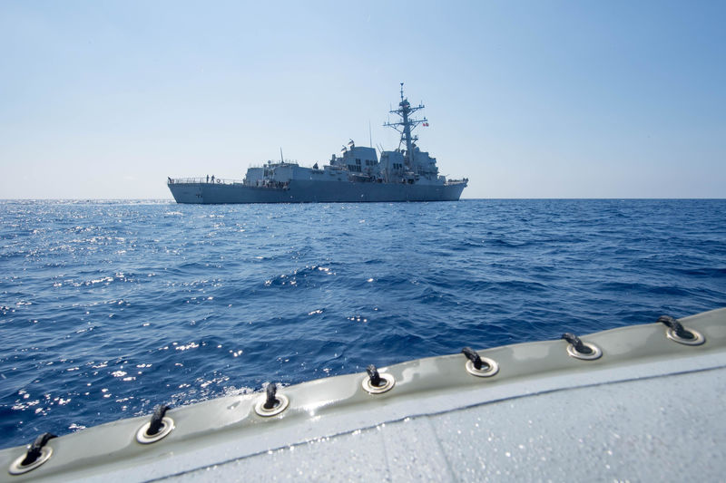 © Reuters. Navio de guerra da Marinha dos Estados Unidos USS Dewey no Mar do Sul da China