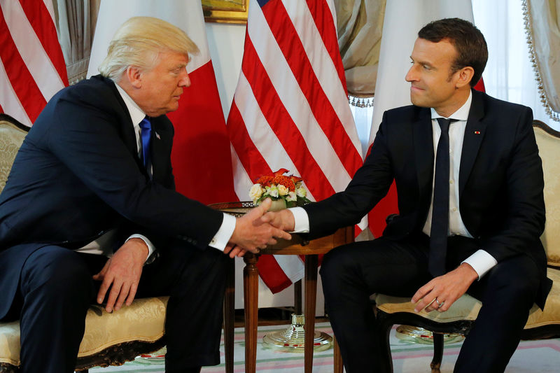 © Reuters. TRUMP ET MACRON SE SONT RENCONTRÉS À BRUXELLES