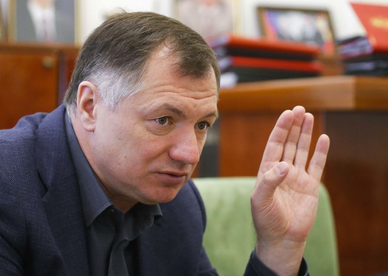 © Reuters. Deputy Mayor of Moscow Khusnullin speaks during an interview in Moscow