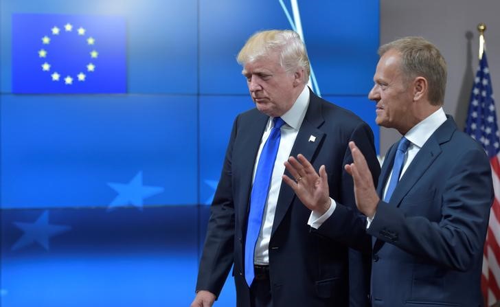 © Reuters. ترامب يتناول التجارة في محادثاته مع الاتحاد الأوروبي لكن الخلافات باقية