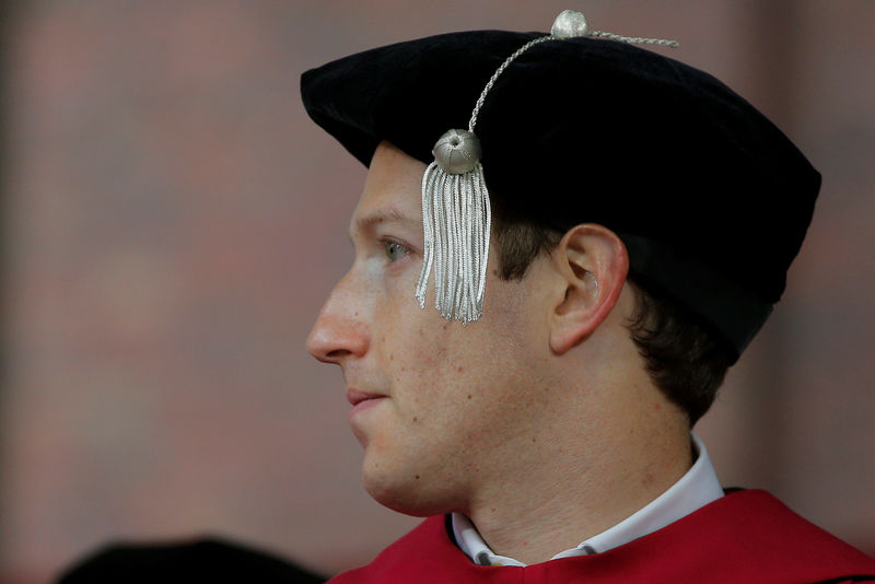 © Reuters. Facebook founder Mark Zuckerberg listens onstage before receiving an honorary Doctor of Laws degree during the 366th Commencement Exercises at Harvard University in Cambridge