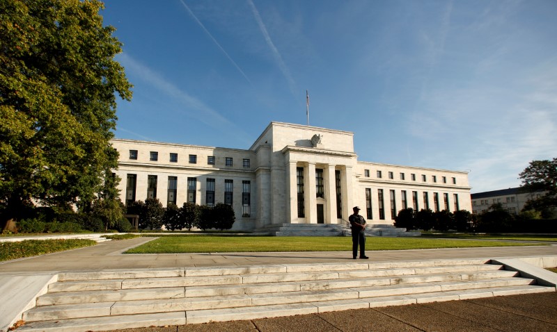 © Reuters. FILE PHOTO: A police officer keeps watch in front of the U.S. Federal Reserve in Washington