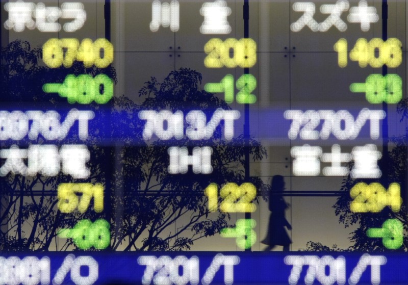 © Reuters. TOKYO FINIT EN BAISSE DE 0,64%