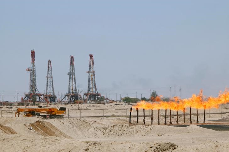 © Reuters. Нефтяное месторождение Румайла в Басре, Ирак