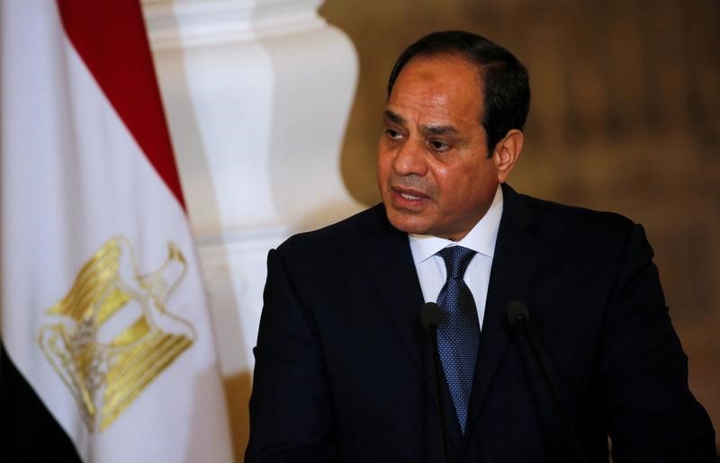 © Reuters. الرئيس المصري يدعو لاجتماع أمني مصغر لبحث تداعيات هجوم المنيا
