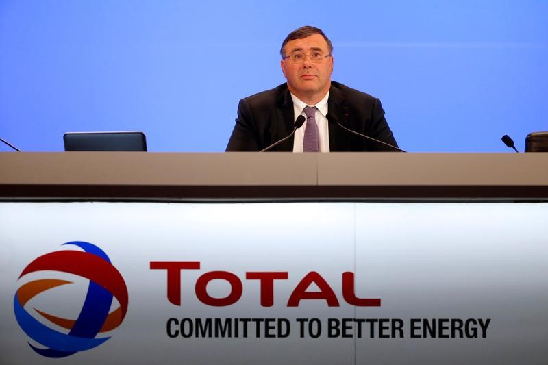 © Reuters. French oil and gas company Total Chief Executive Officer Patrick Pouyanne attends a shareholders meeting in Paris