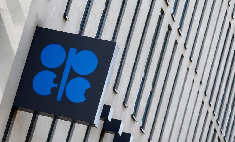 © Reuters. تجار النفط يعاقبون أوبك على المبالغة في الوعود