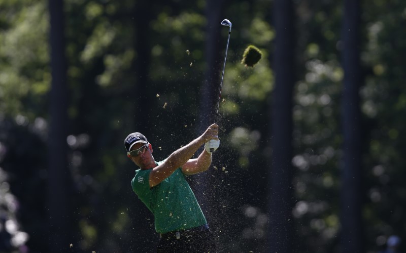 © Reuters. Sweden's Henrik Stenson in action on the 6th during the second round