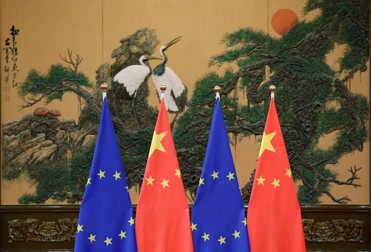 © Reuters. FILE PHOTO: Flags of European Union and China are pictured during the China-EU summit in Beijing