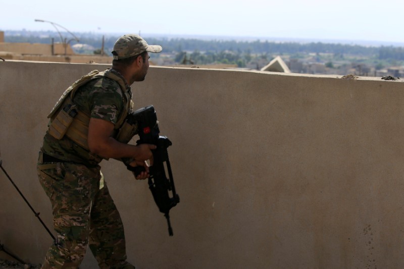 © Reuters. El ejército iraquí lanza ofensiva para arrebatar todo Mosul a Estado Islámico