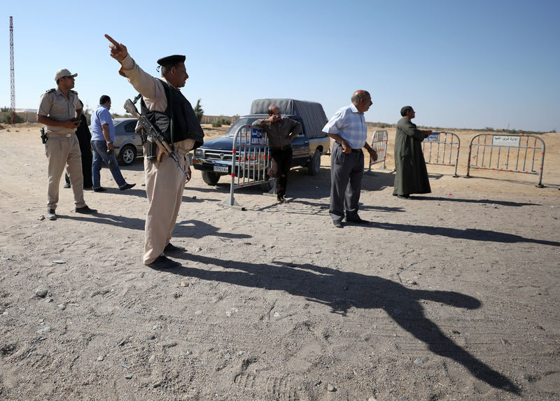 © Reuters. Egipto vuelve a bombardear campos libios tras el ataque a cristianos coptos