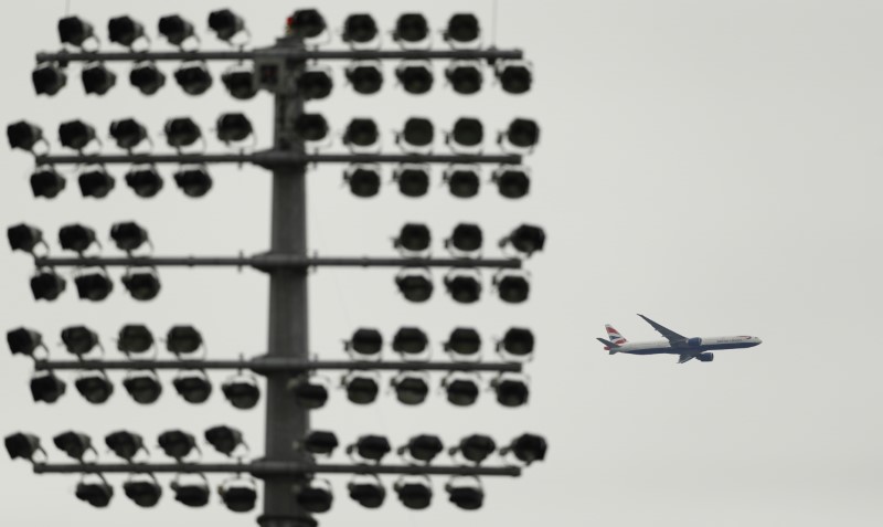 © Reuters. A British Airways plane flies over the Oval Cricket ground