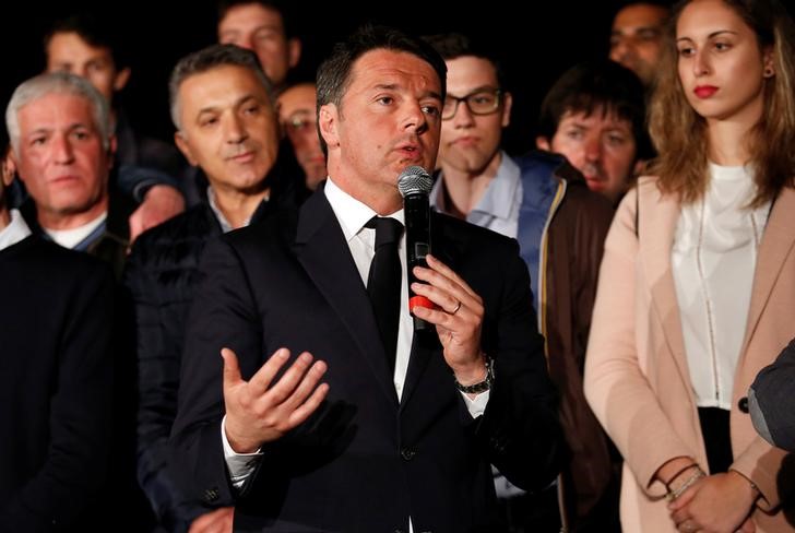 © Reuters. Italy's former Prime Minister Matteo Renzi speaks at the Democratic Party (PD) headquarters in Rome