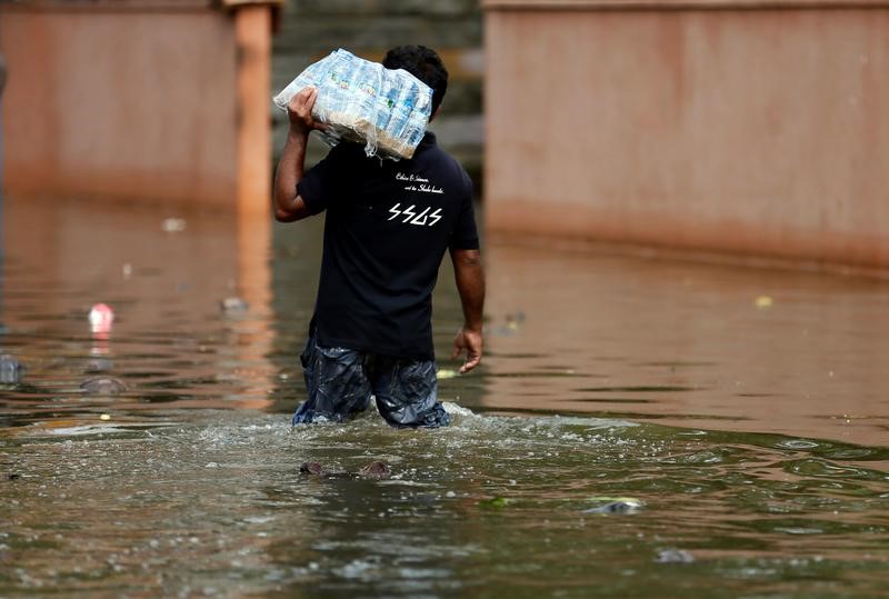 © Reuters. سريلانكا تواجه خطر انهيارات أرضية جديدة وارتفاع عدد القتلى إلى 151