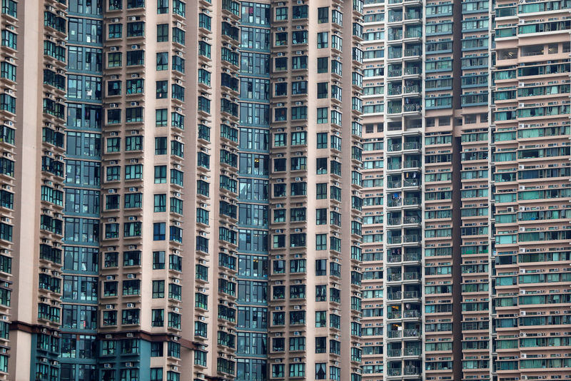 © Reuters. High rise private residential buildings are seen in Hong Kong