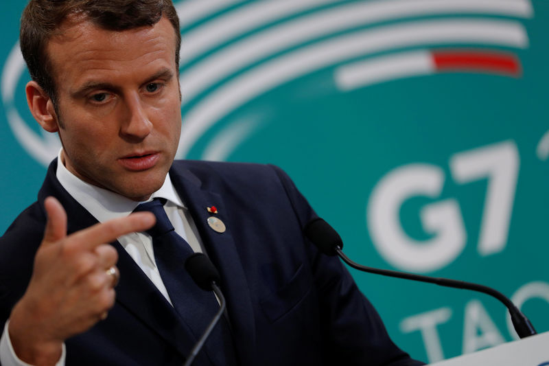 © Reuters. French President Emmanuel Macron speaks at a press conference at the end of the G7 Summit in Taormina