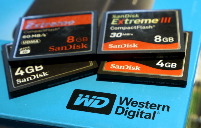 © Reuters. FILE PHOTO: A variety of SanDisk memory cards are seen with a Western Digital hard drive box in Golden