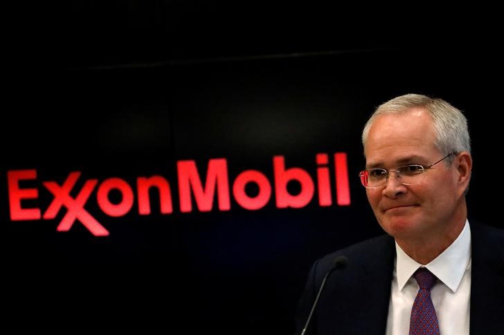 © Reuters. Darren Woods, Chairman & CEO, Exxon Mobil Corporation attends a news conference at the NYSE