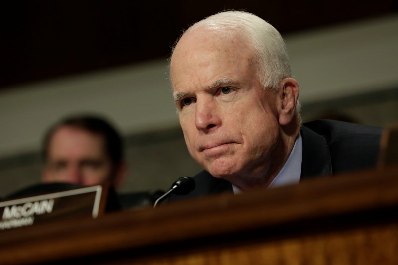 © Reuters. U.S. Senator John McCain (R-AZ) attends the Senate Armed Services Committee hearing