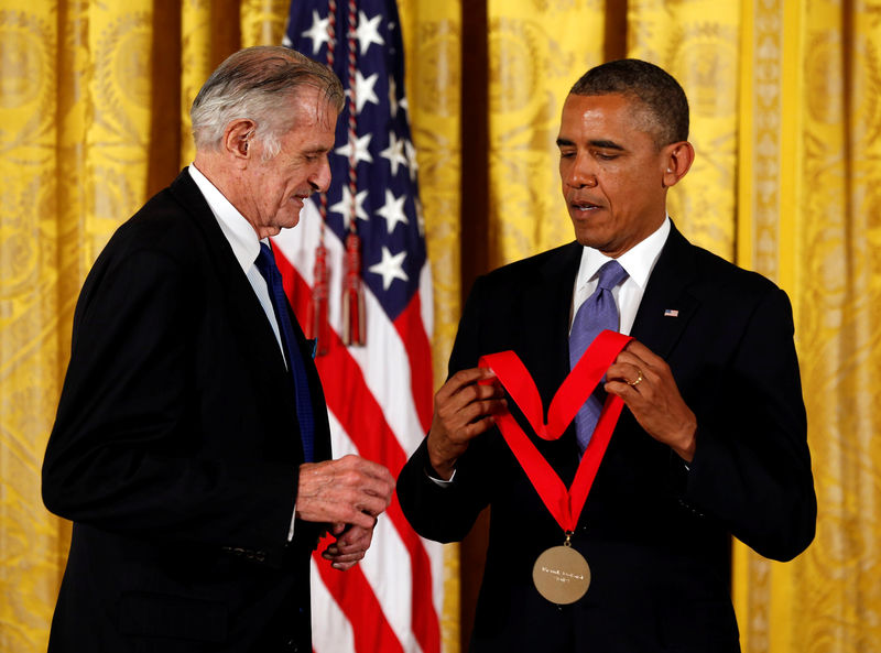 © Reuters. FILE PHOTO - U.S. President Barack Obama awards the 2012 National Humanities Medal to sports writer Frank Deford during a ceremony in Washington