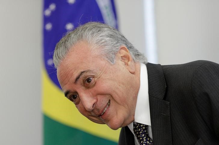 © Reuters. رئيس البرازيل يحث المحكمة الانتخابية على الحكم سريعا في حملة 2014