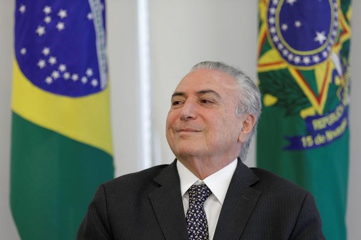 © Reuters. Brazil's President Michel Temer smiles during a meeting with representatives of the Brazilian Chamber of Construction Industry and businessmen, at the Planalto Palace in Brasilia