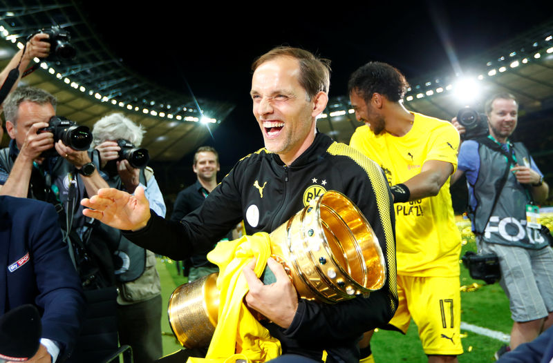 © Reuters. FILE PHOTO: Borussia Dortmund coach Thomas Tuchel celebrates winning the DFB-Pokal Final with the trophy