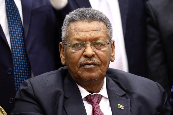 © Reuters. السودان يحظر دخول السلع الزراعية والحيوانية المصرية