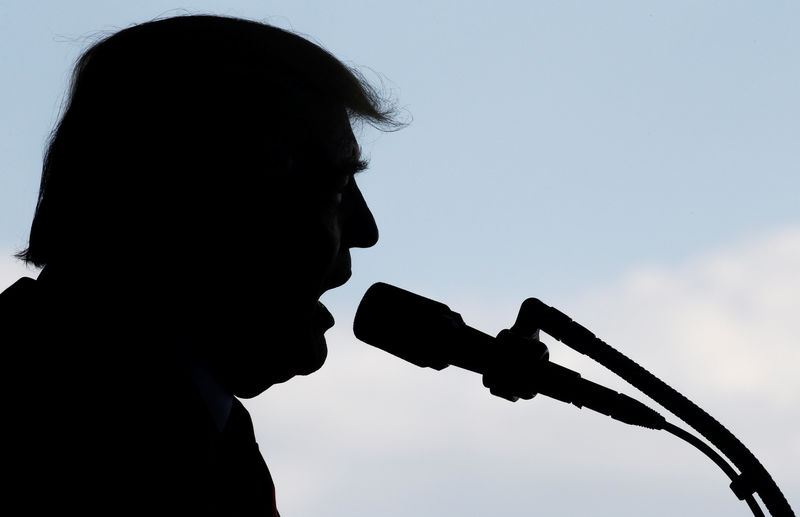 © Reuters. U.S. President Trump delivers remarks to U.S. troops at the Naval Air Station Sigonella before returning to Washington D.C. at Sigonella Air Force Base in Sigonella