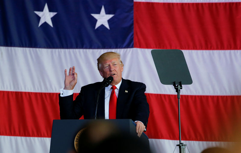 © Reuters. U.S. President Trump delivers remarks to U.S. troops at the Naval Air Station Sigonella before returning to Washington D.C. at Sigonella Air Force Base in Sigonella