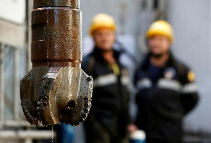 © Reuters. Буровая головка  на участке бурения нефтяного месторождения Приразломное
