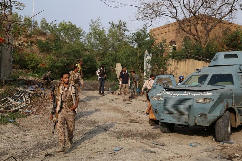 © Reuters. مسؤول: عمان تتوسط بين اليمنيين بشأن خطة الأمم المتحدة للسلام