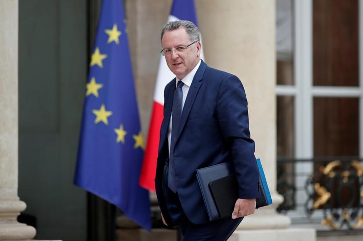 © Reuters. Ministro Richard Ferrand chega para reunião em Paris