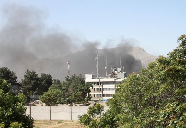 © Reuters. Nueve muertos y más de 90 heridos tras explotar un coche bomba en Kabul
