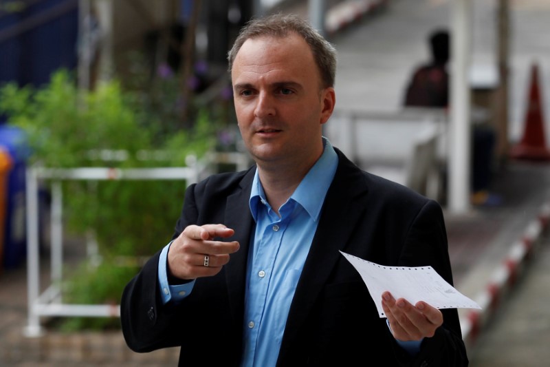 © Reuters. British rights activist Andy Hall leaves the Bangkok South Criminal Court