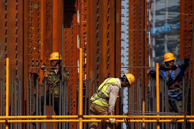 © Reuters. نشاط المصانع الصينية ينتعش في مايو بدعم من قطاعي الصلب والبناء