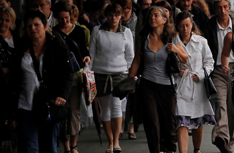 © Reuters. ZONE EURO: LE TAUX DE CHÔMAGE RECULE À 9,3%