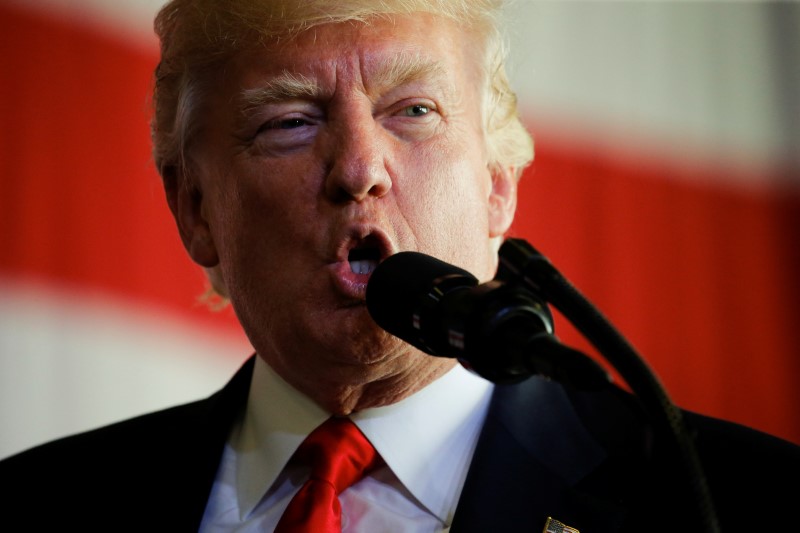 © Reuters. FILE PHOTO: U.S. President Trump delivers remarks to U.S. troops at the Naval Air Station Sigonella to visit U.S. troops before returning to Washington D.C. at Sigonella Air Force Base in Sigonella