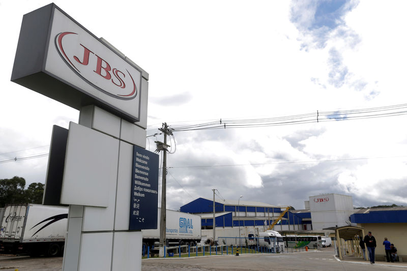 © Reuters. FILE PHOTO -  General view of Brazilian meatpacker JBS SA in the city of Lapa