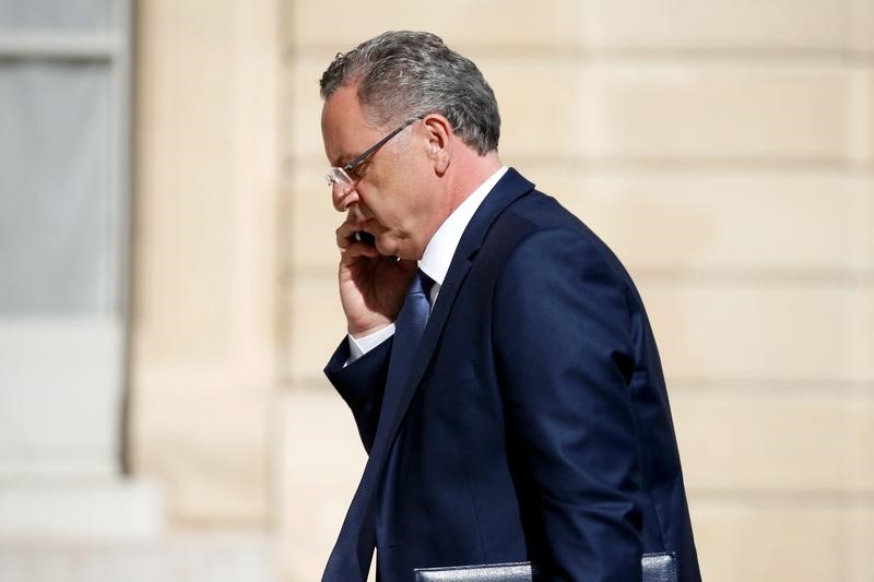 © Reuters. Macron defiende a su ministro acusado de malas prácticas financieras