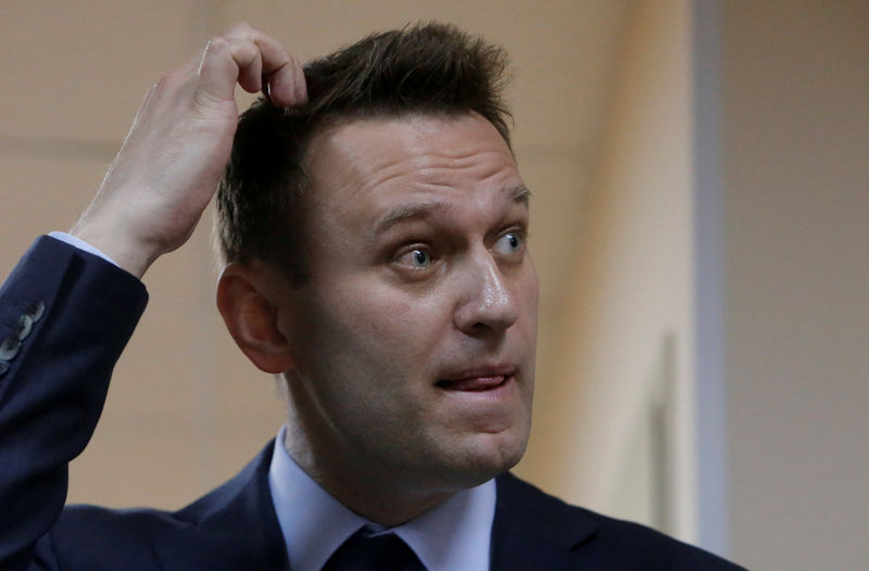 © Reuters. FILE PHOTO: Russian leading opposition figure Navalny reacts during a break in a hearing in the slander lawsuit filed against him by Russian businessman Usmanov, in a court in Moscow