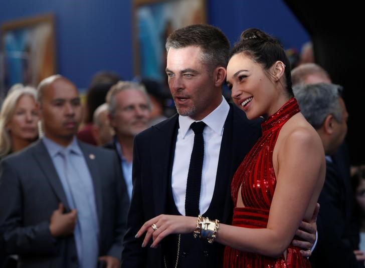 © Reuters. Atores Gal Gadot e Chris Pine, de "Mulher Maravilha"