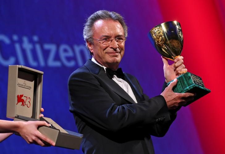 © Reuters. Ator Oscar Martínez no Festival de Veneza