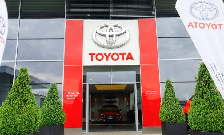 © Reuters. Fachada de loja da Toyota na Suíça