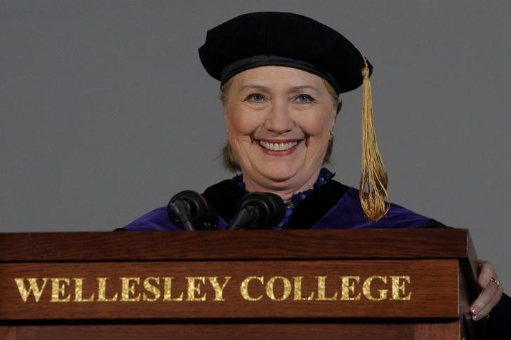 © Reuters. Ex-secretária de Estado dos EUA, Hillary Clinton, durante discurso na Wellesley College, em Massachusetts