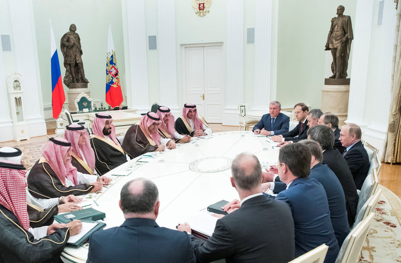 © Reuters. FILE PHOTO: Russian President Putin meets with Saudi Deputy Crown Prince and Defence Minister bin Salman at the Kremlin in Moscow